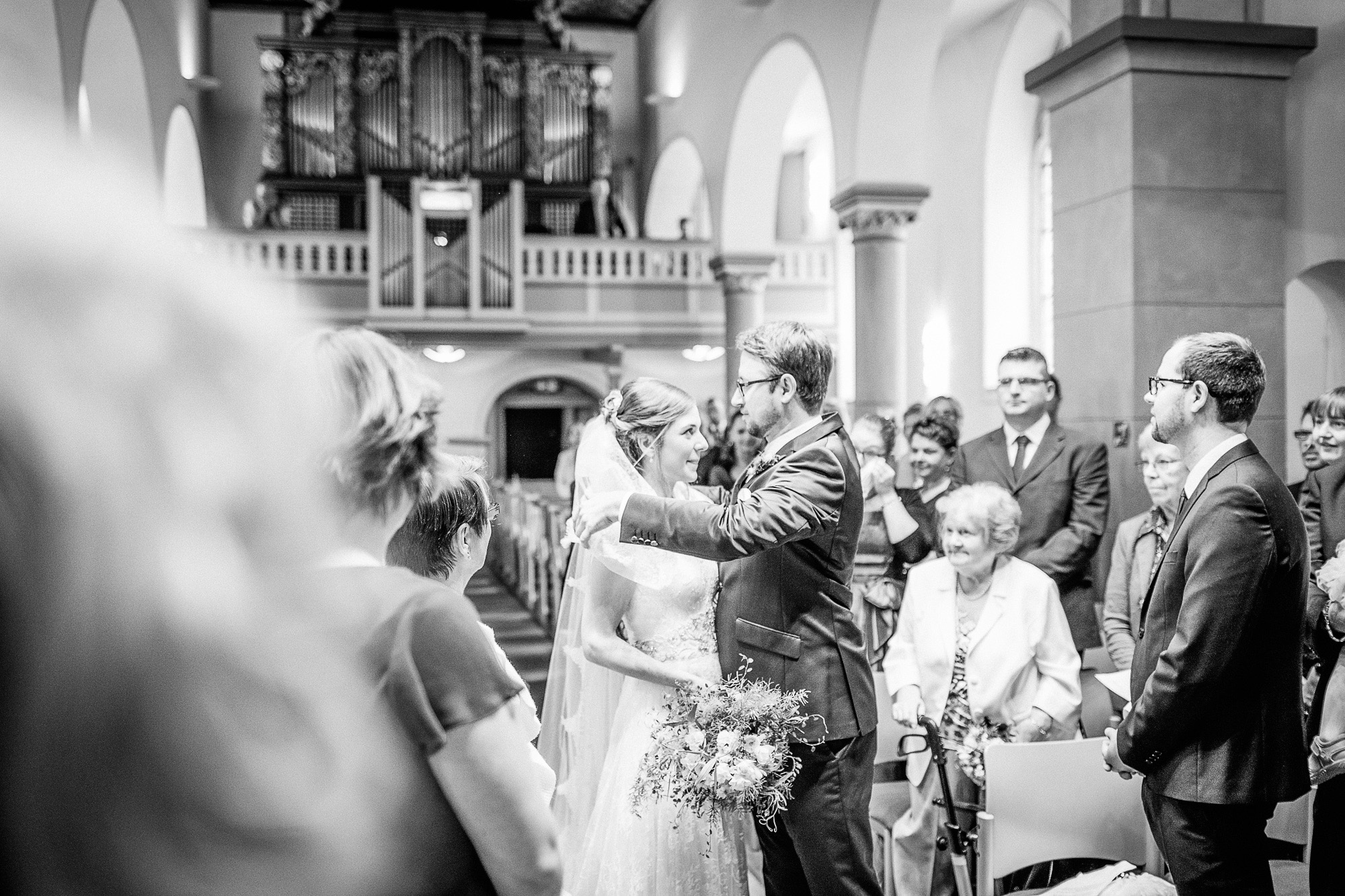 20160716_Traumhochzeit_Julia_Michael_Dorfkirche_Wengern_Villa_Vera_Wetter_074__©_Christoph_Graser_SW_2000er